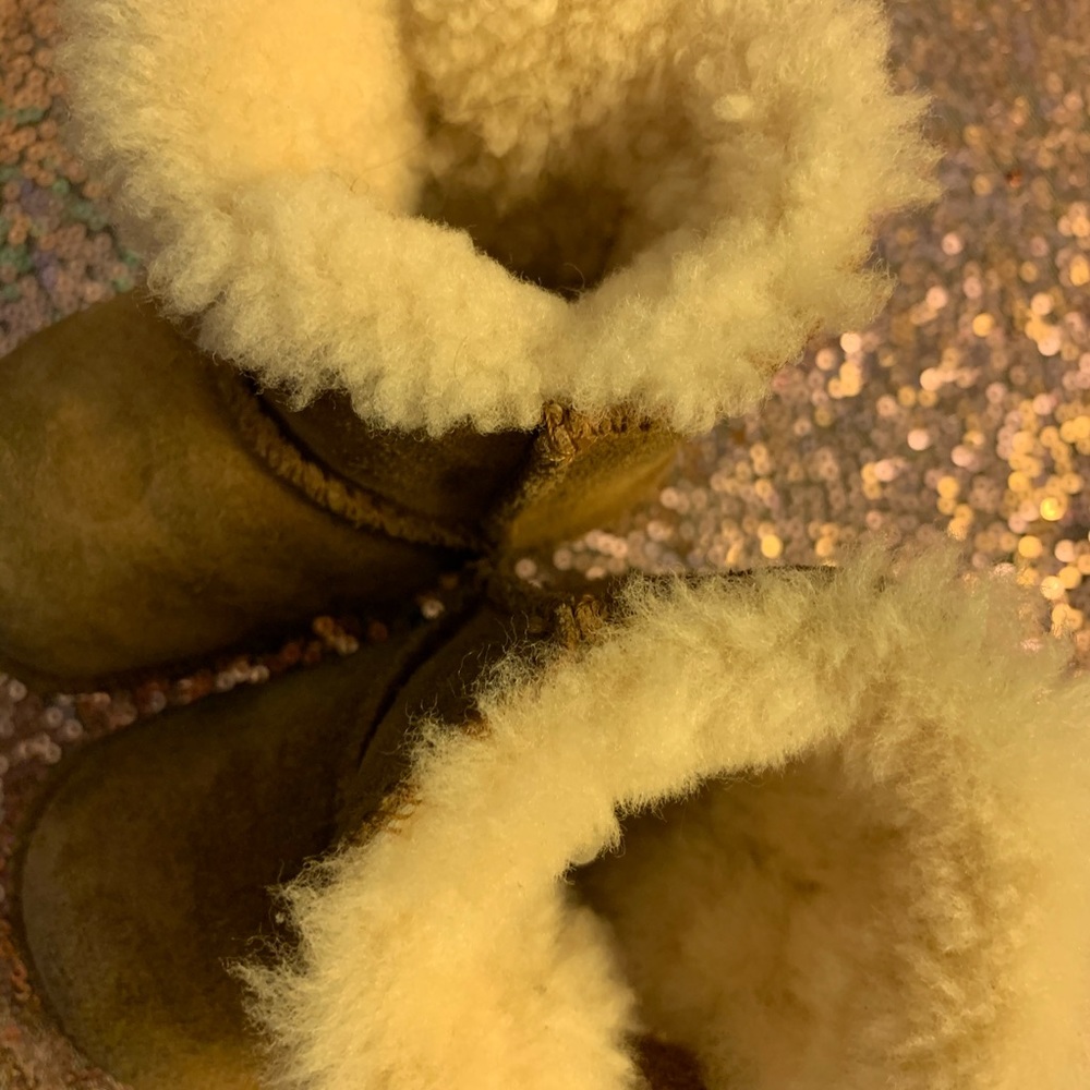 Uggs - Picture 2 of 7